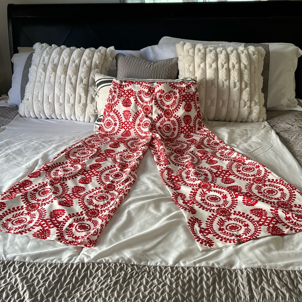 NWOT-Red and white print wide legged pant size 12